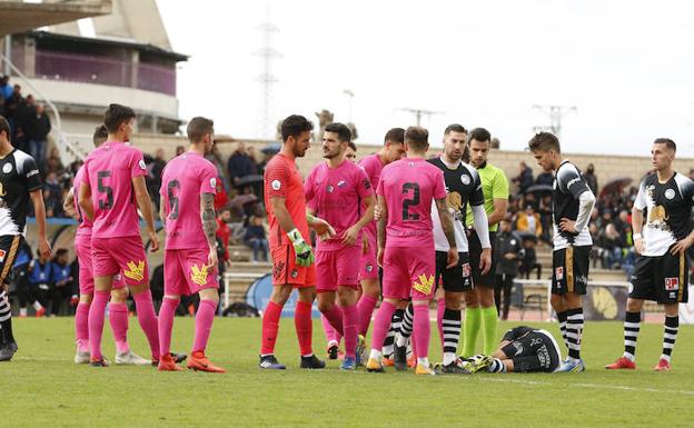 Una acción de juego del partido de la Ponferradina.