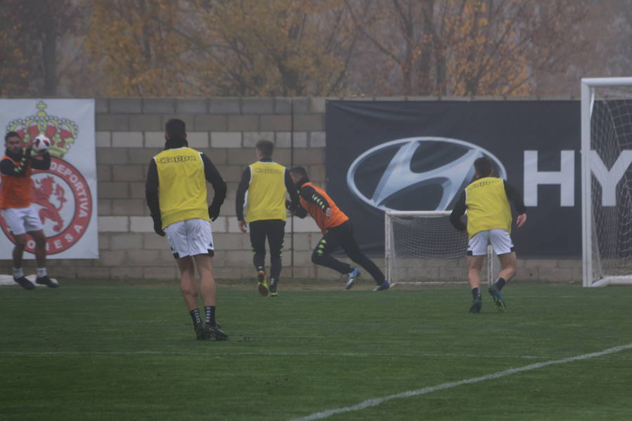 Fotos: Entrenamiento de la Cultural para preparar el derbi en Ponferrada