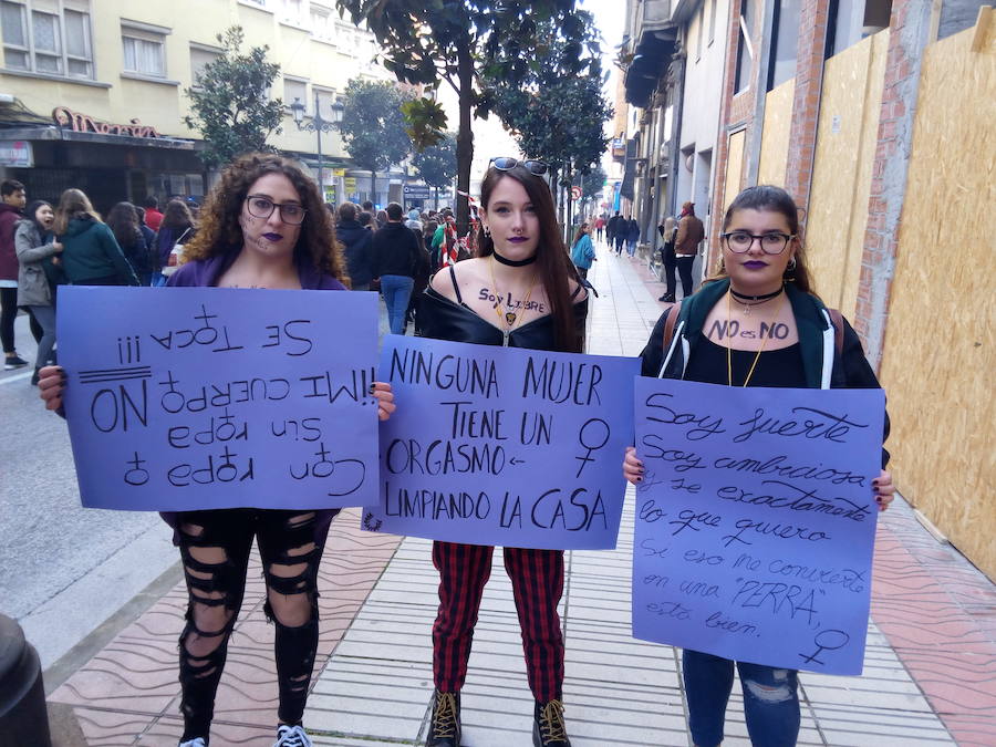 Fotos: Los estudiantes gritan en las calles de Ponferrada &#039;no&#039; al machismo en las aulas