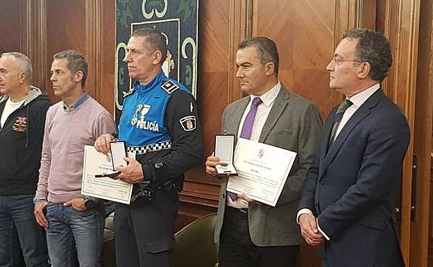 Imagen principal - Recepción del alcalde de León.