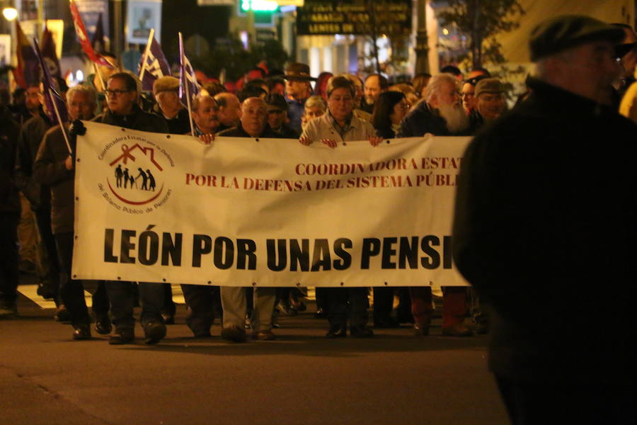 Fotos: Manifestación del 15-N por las calles de León