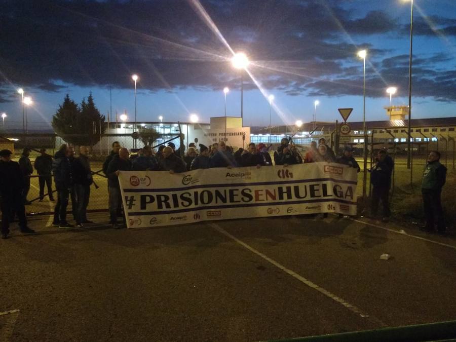 Fotos: Inicio de la huelga en la prisión de Villahierro