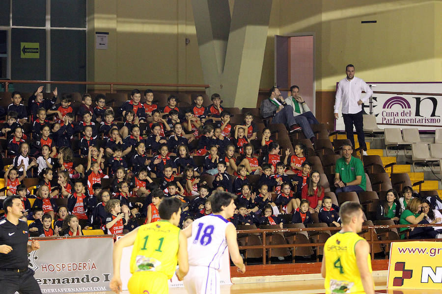 Fotos: Partido de baloncesto en León