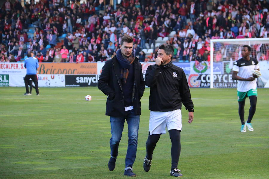 Fotos: Imágenes de la Orimera parte del derbi Ponferradina-Cultura I