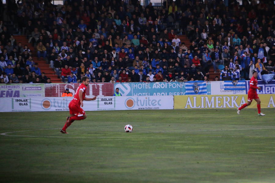 Fotos: Imágenes de la Orimera parte del derbi Ponferradina-Cultura I