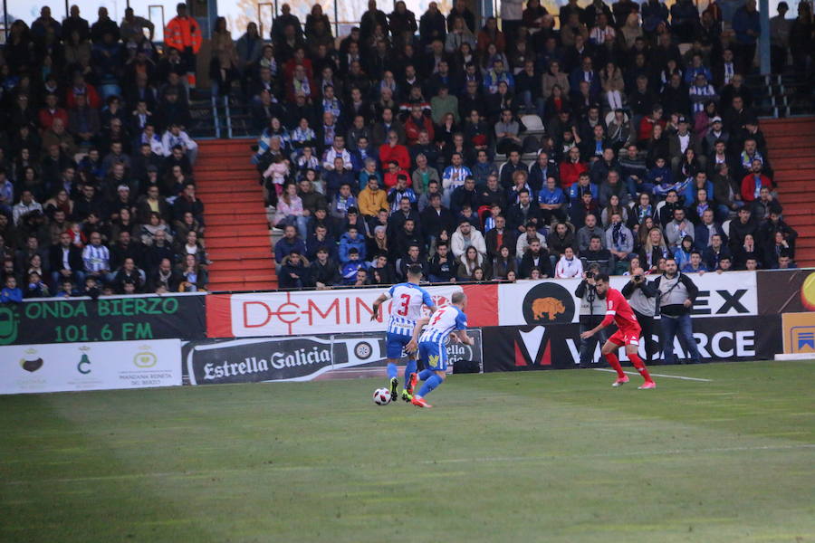 Fotos: Imágenes de la Orimera parte del derbi Ponferradina-Cultura I