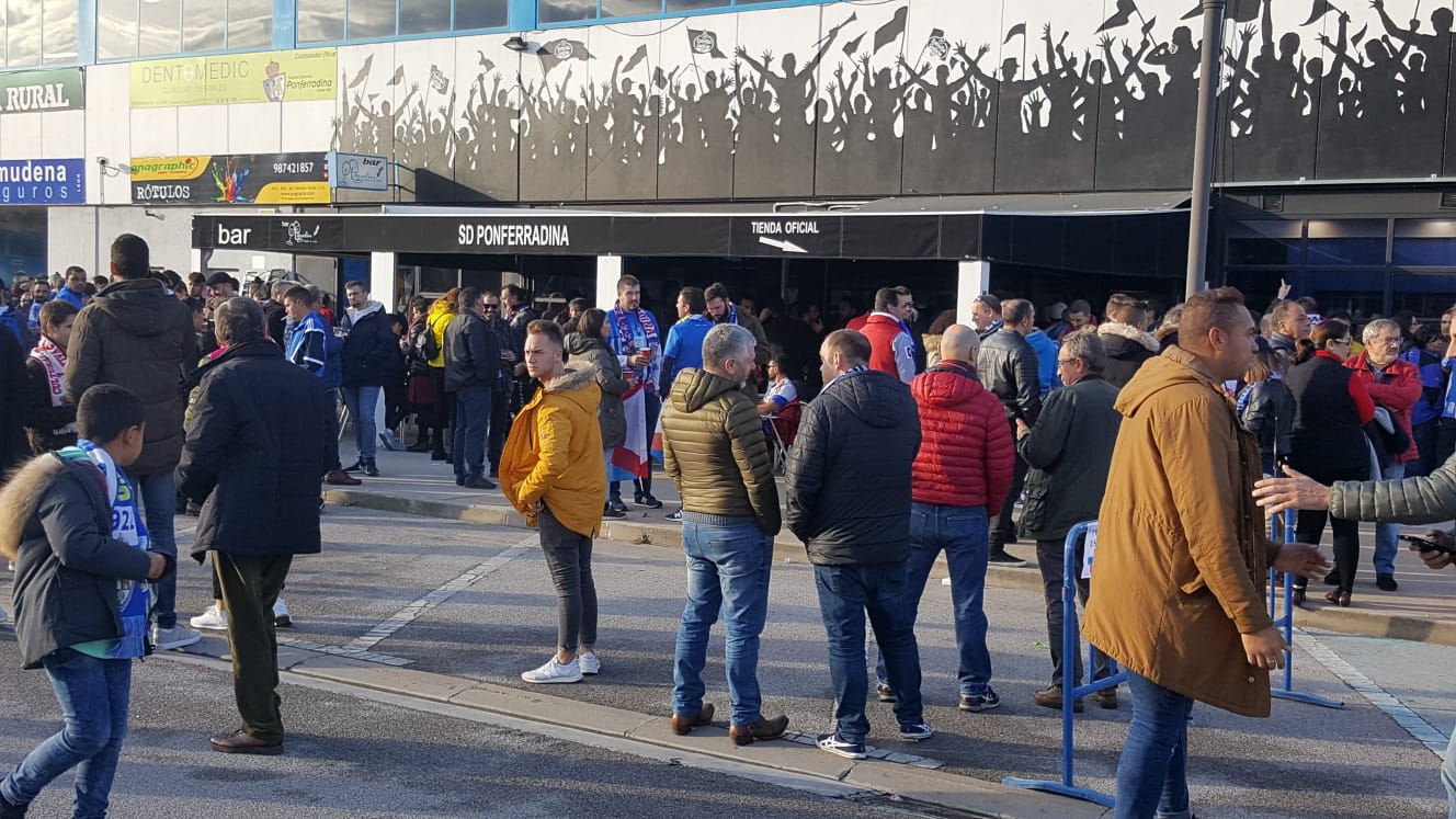 Fotos: La afición de la Ponferradina se deja sentir