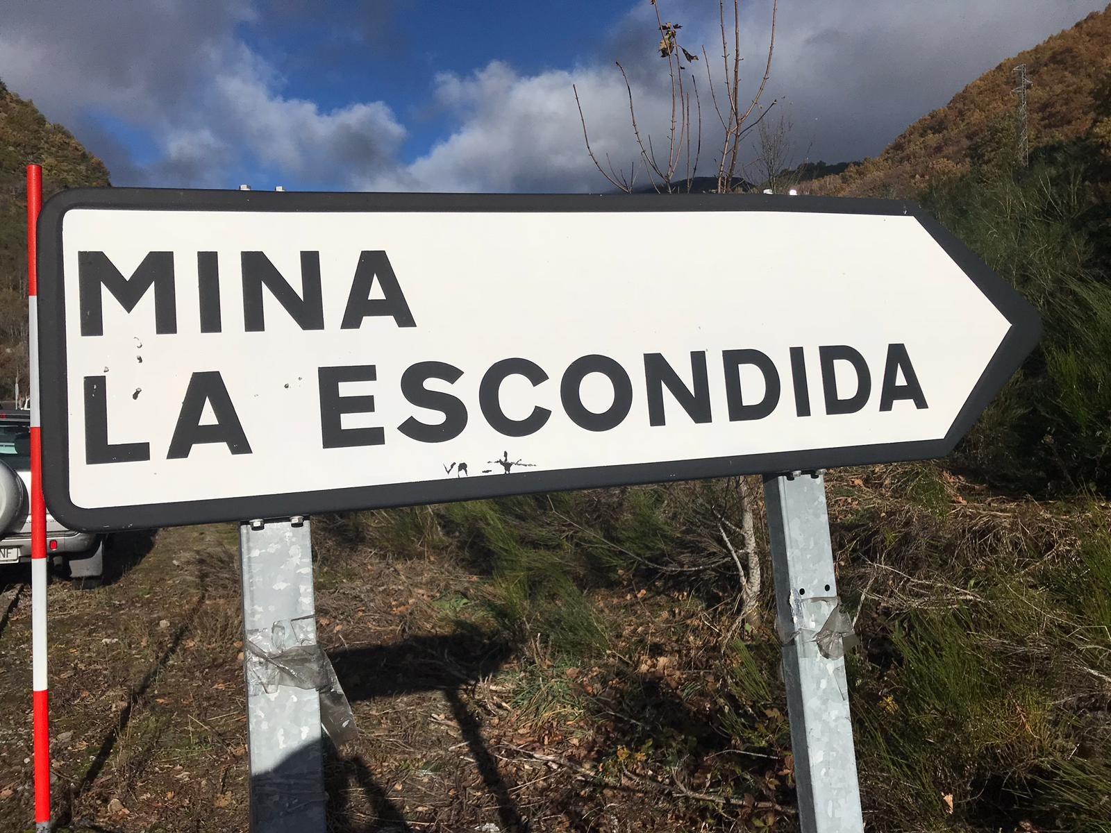 Los trabajadores de las auxiliares enmarcados en la plataforma Santa Bárbara realizan la segunda etapa de su marcha a pie hasta Oviedo para reclamar una transición «justa»