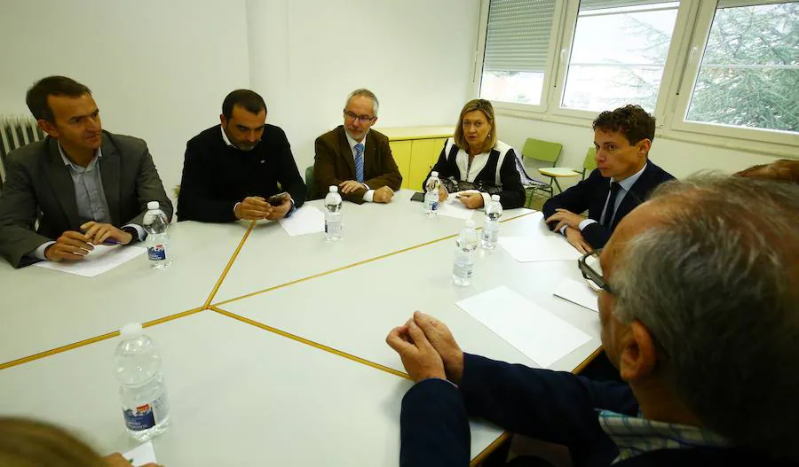 Fotos: Del Olmo se reúne con alcaldes de municipios afectados por el cierre de explotaciones mineras y centrales