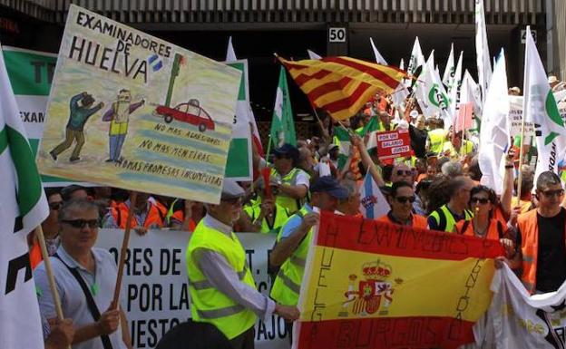 Manifestación de examinadores de tráfico. 