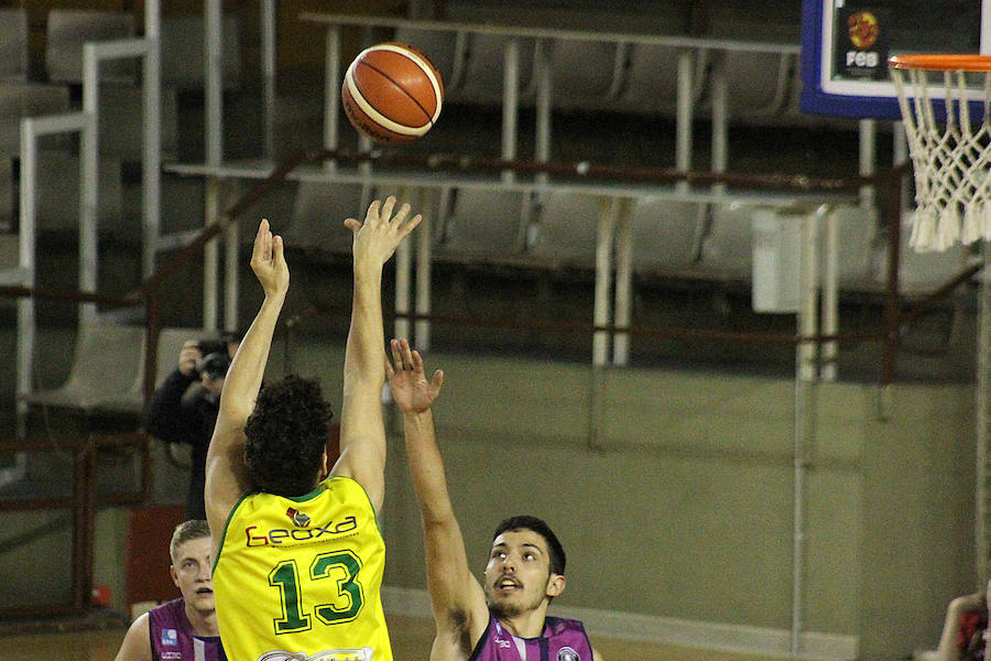 Fotos: El derbi del baloncesto leonés, en imágenes