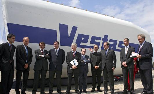 El presidente de la Junta fue el encargado de inaugurar la planta de Vestas en mayo de 2006. 