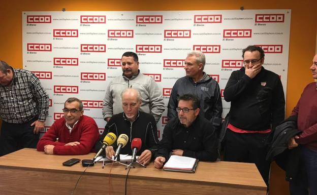 Trabajadores de Masa Galicia, durante la rueda de prensa.