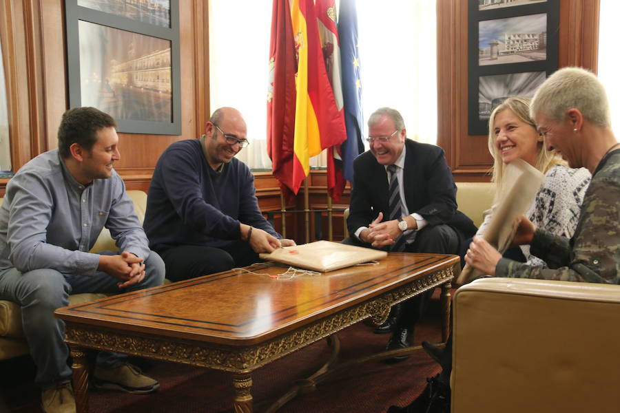 Fotos: Reunión del alcalde con los responsables de los restaurantes Estrella Michelín en León