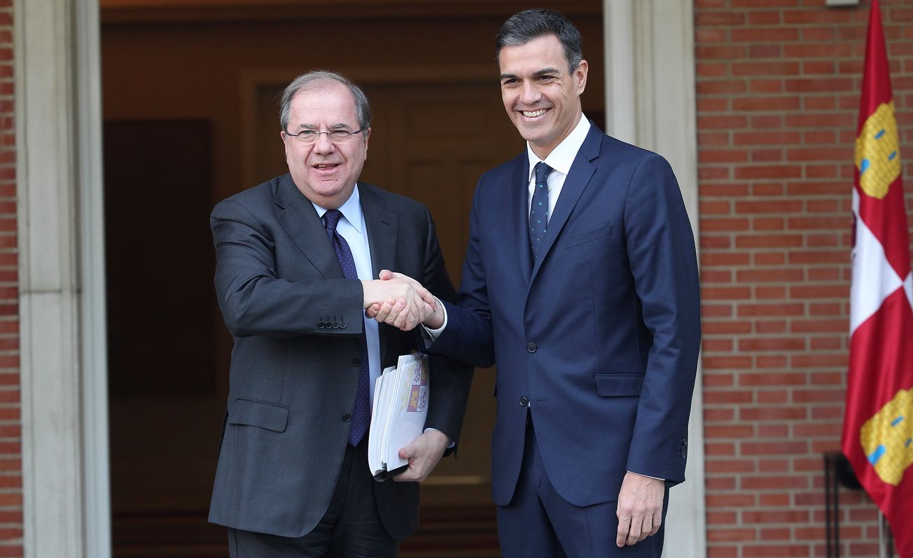 El presidente de la Junta de Castilla y León, Juan Vicente Herrera, se reúne con el presidente del Gobierno, Pedro Sánchez.