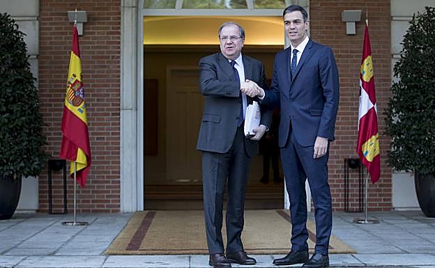 Pedro Sánchez recibe al presidente de la Junta.