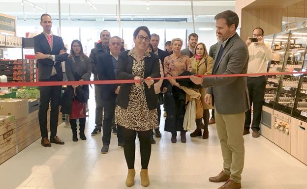 La alcaldesa de San Andrés, este miércoles, durante la inauguración del nuevo Lidl.