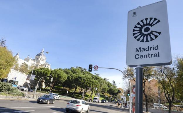 Cartel que anuncia que se entra en el área de Madrid Central.