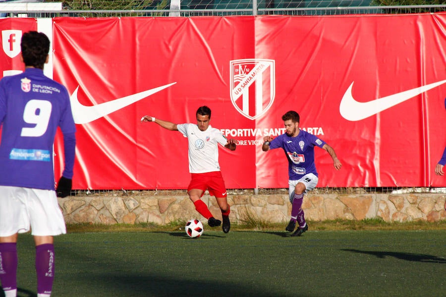 Fotos: Partido entre el Santa Marta y La Bañeza