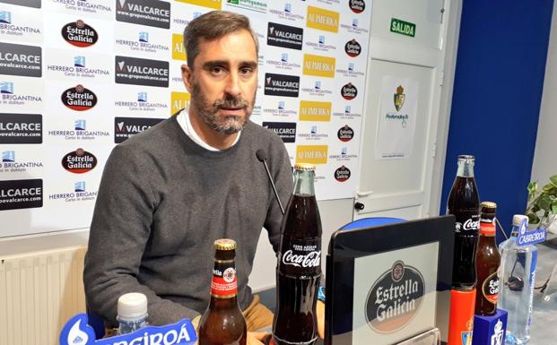 El entrenador de la Ponferradina.