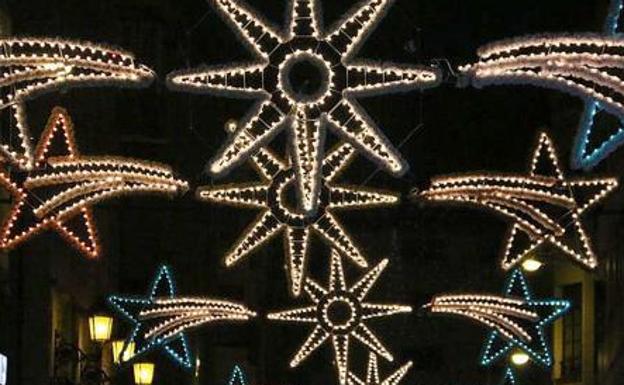 Imagen de archivo de la iluminación navideña en el centro de León. 