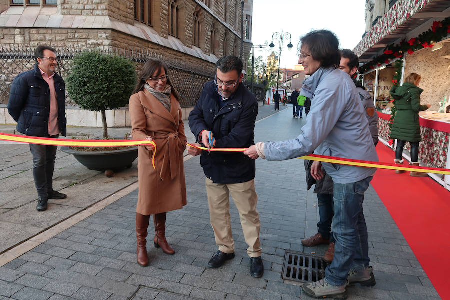 Fotos: Inauguración de la la I Feria de Artesanía y Regalo Navideño