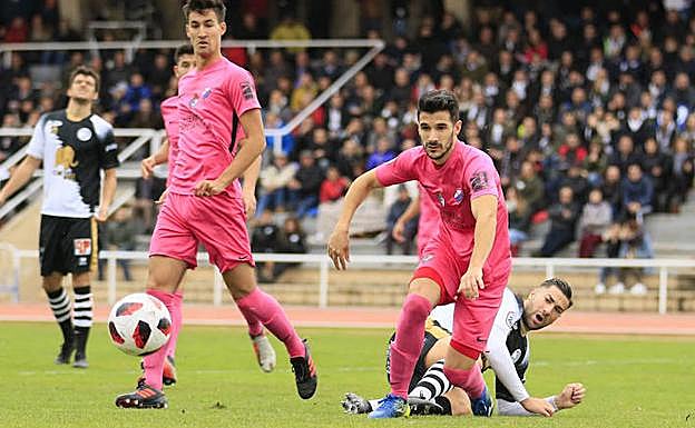 Acción de juego de un partido de la Deportiva.