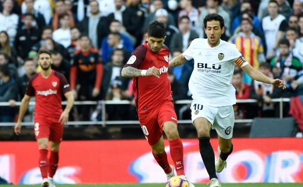 Banega conduce ante Parejo