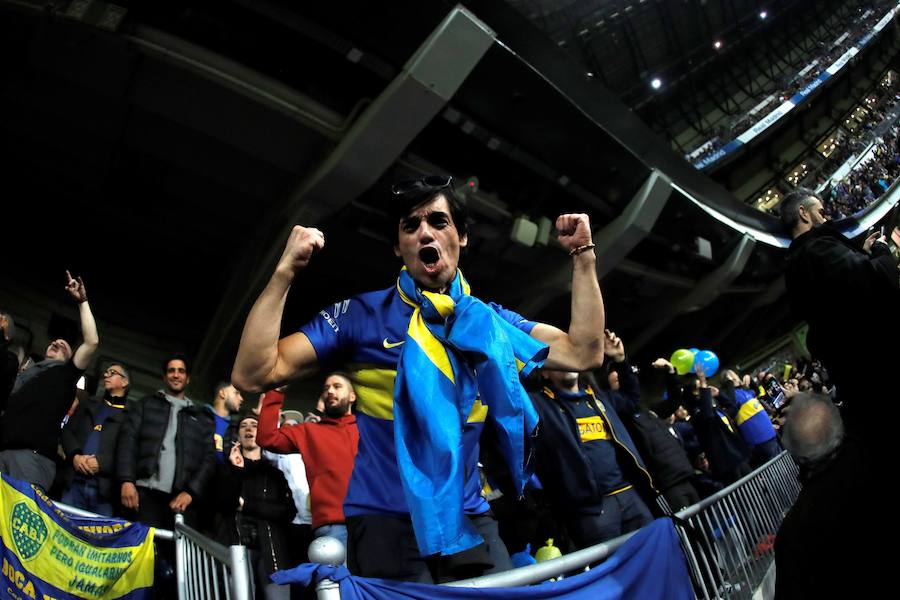 Fotos: Las aficiones de River y Boca llenan de color el Santiago Bernabéu