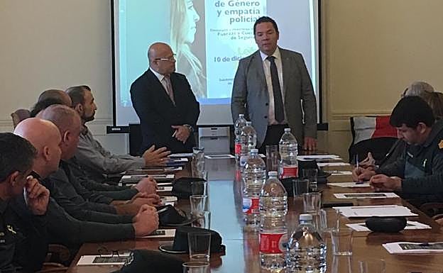 La Subdelegación celebra la jornada 'Violencia de género y empatía policial'