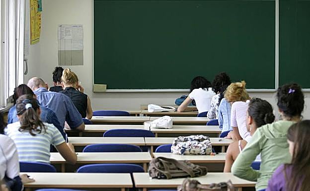 Seis de cada diez universitarios de Castilla y León acaba la carrera en el tiempo previsto