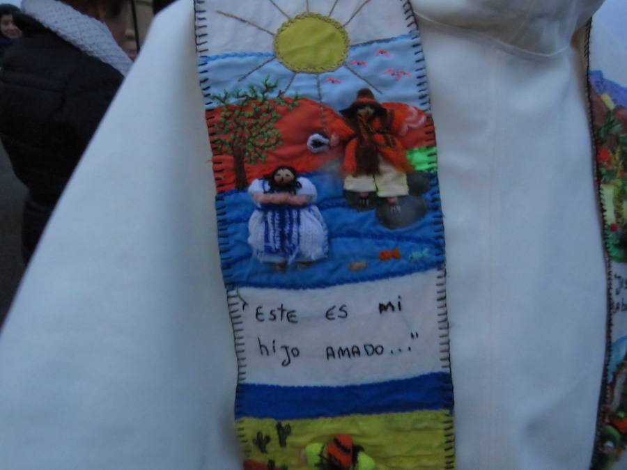 Fotos: Villoria enciende una Navidad de ganchillo