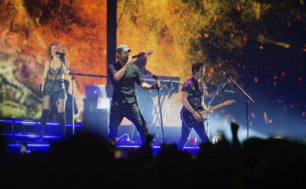 Enrique Iglesias en concierto en los campos de sport de El Sardinero, Santander.