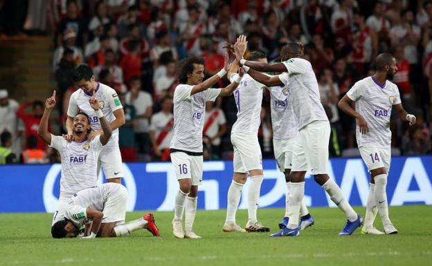 Los jugadores del Al Ain celebran su pase a la final. 