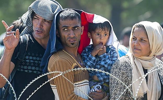 Un grupo de migrantes en la frontera de Grecia. 