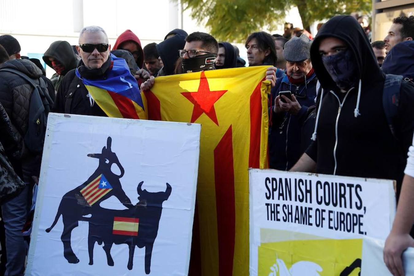 El presidente del Gobierno, Pedro Sánchez, preside este viernes el Consejo de Ministros en la Llotja de Mar de Barcelona. La ciudad condal vive una jornada de concentraciones y protestas de la mano de los CDR.