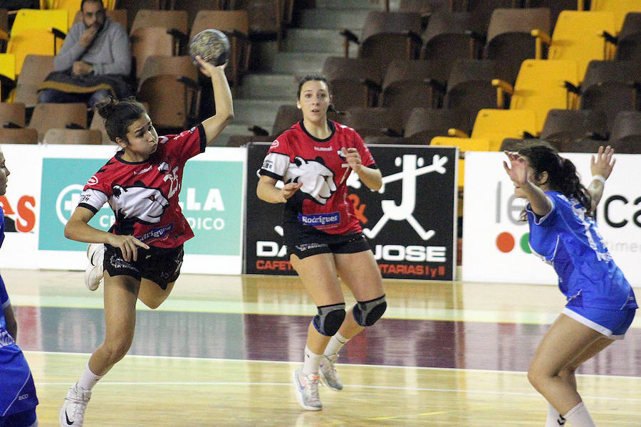 Fotos: Las mejores imágenes del partido entre el Cleba y el Carballal