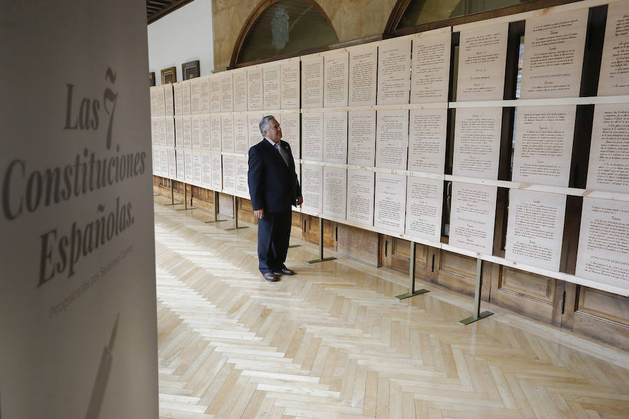 Fotos: Severiano Camino, pirografista profesional y autor, entre otros trabajos, de la exposición &#039;Las 7 Constituciones Españolas