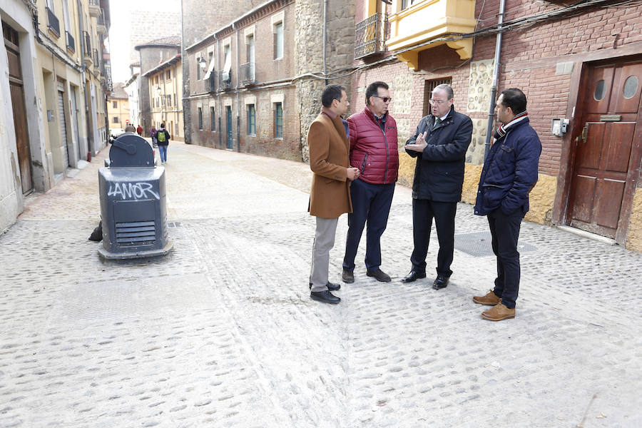 Fotos: Silván visita a las obras de peatonalización del casco histórico