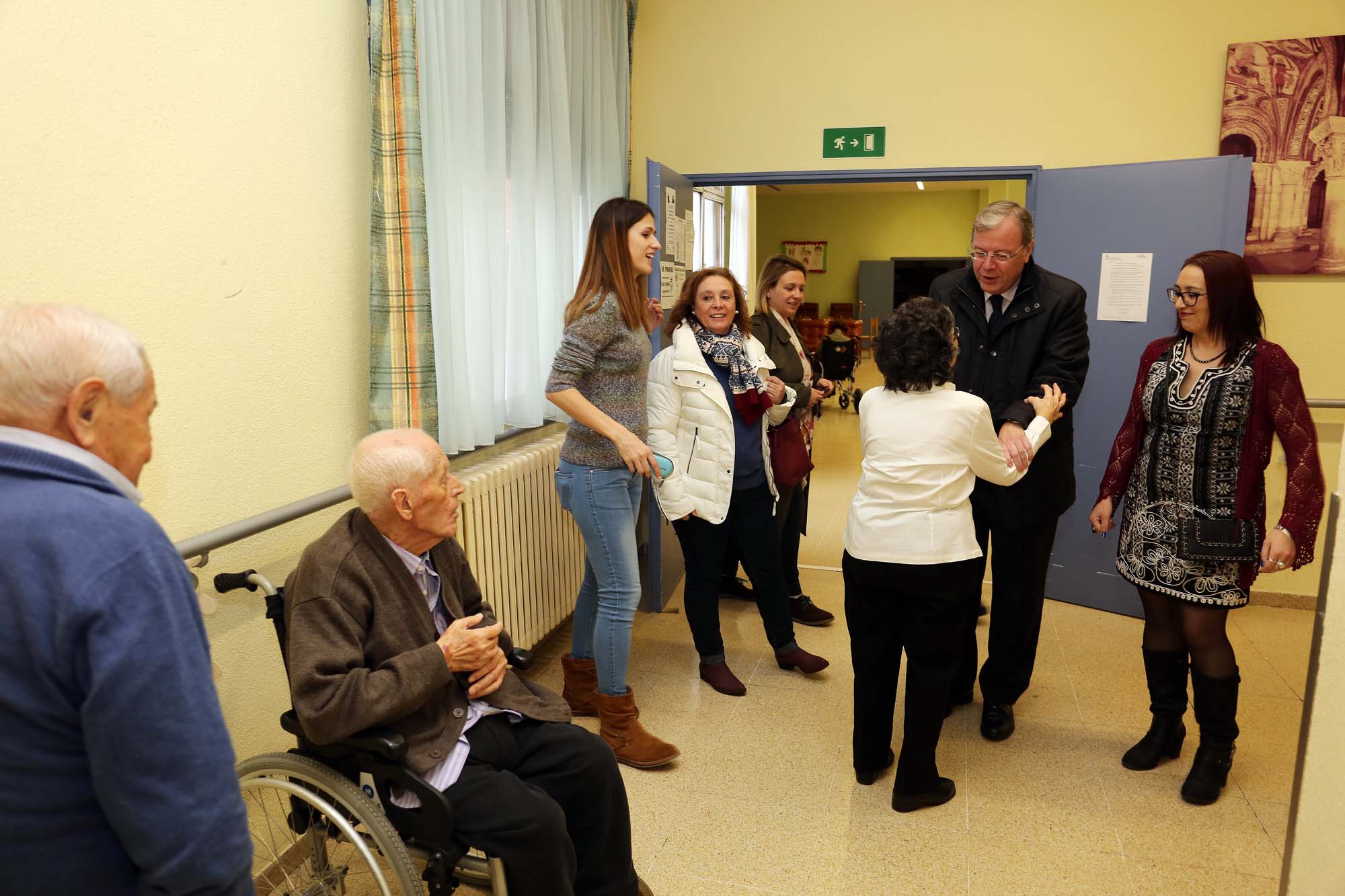 Fotos: Silván visita la Residencia de Mayores &#039;Virgen del Camino&#039;