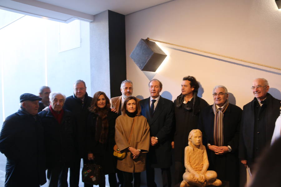 'El Recolector de Estrellas' de Amancio González homenajea a Paz Fernández Peña en el pasaje leonés que lleva su nombre