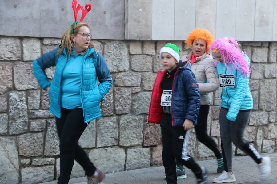 Fotos: La San Silvestre popular vuelve a llenar León de diversión