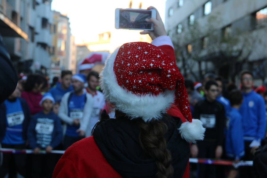 Fotos: La San Silvestre popular vuelve a llenar León de diversión