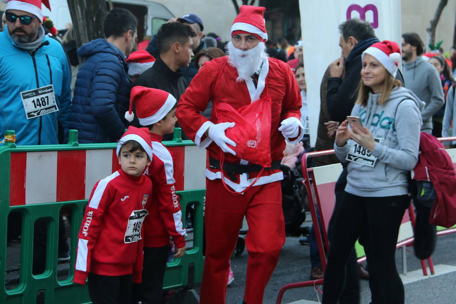 Fotos: La San Silvestre popular vuelve a llenar León de diversión