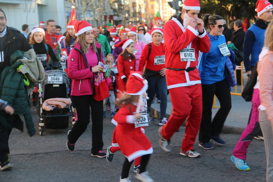 Fotos: La San Silvestre popular vuelve a llenar León de diversión