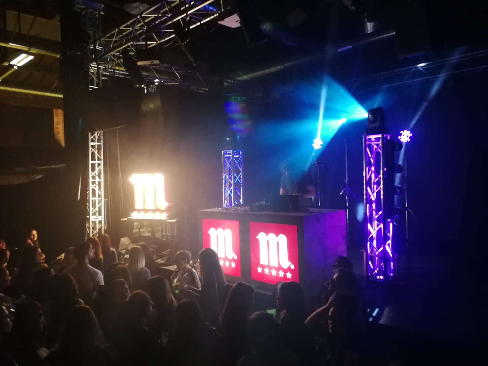 Fotos: Mikel Izal muestra su versión DJ en León