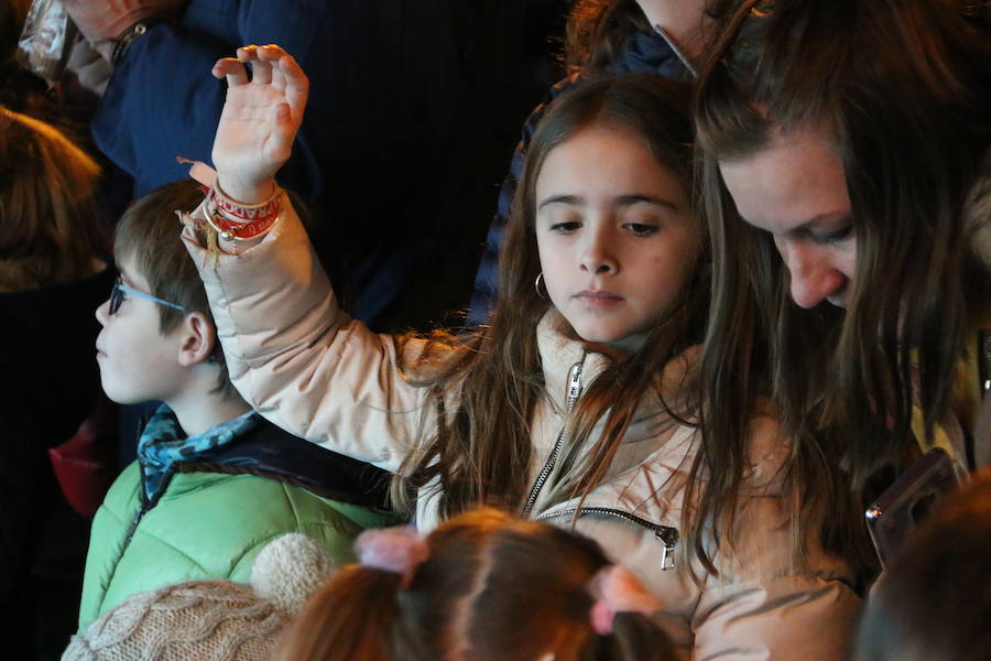 Miles de personas acuden al recorrido de la Cabalgata de los Reyes Magos por las calles de León capital