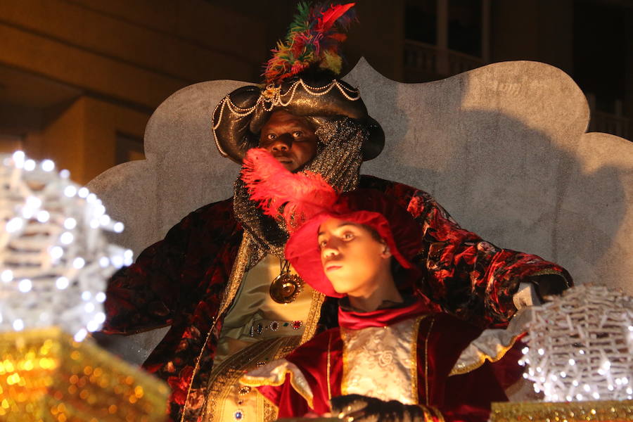 Miles de personas acuden al recorrido de la Cabalgata de los Reyes Magos por las calles de León capital