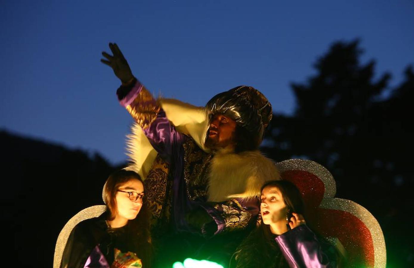 Fotos: El Mago Chalupa pone la magia junto a los Reyes Magos en Ponferrada