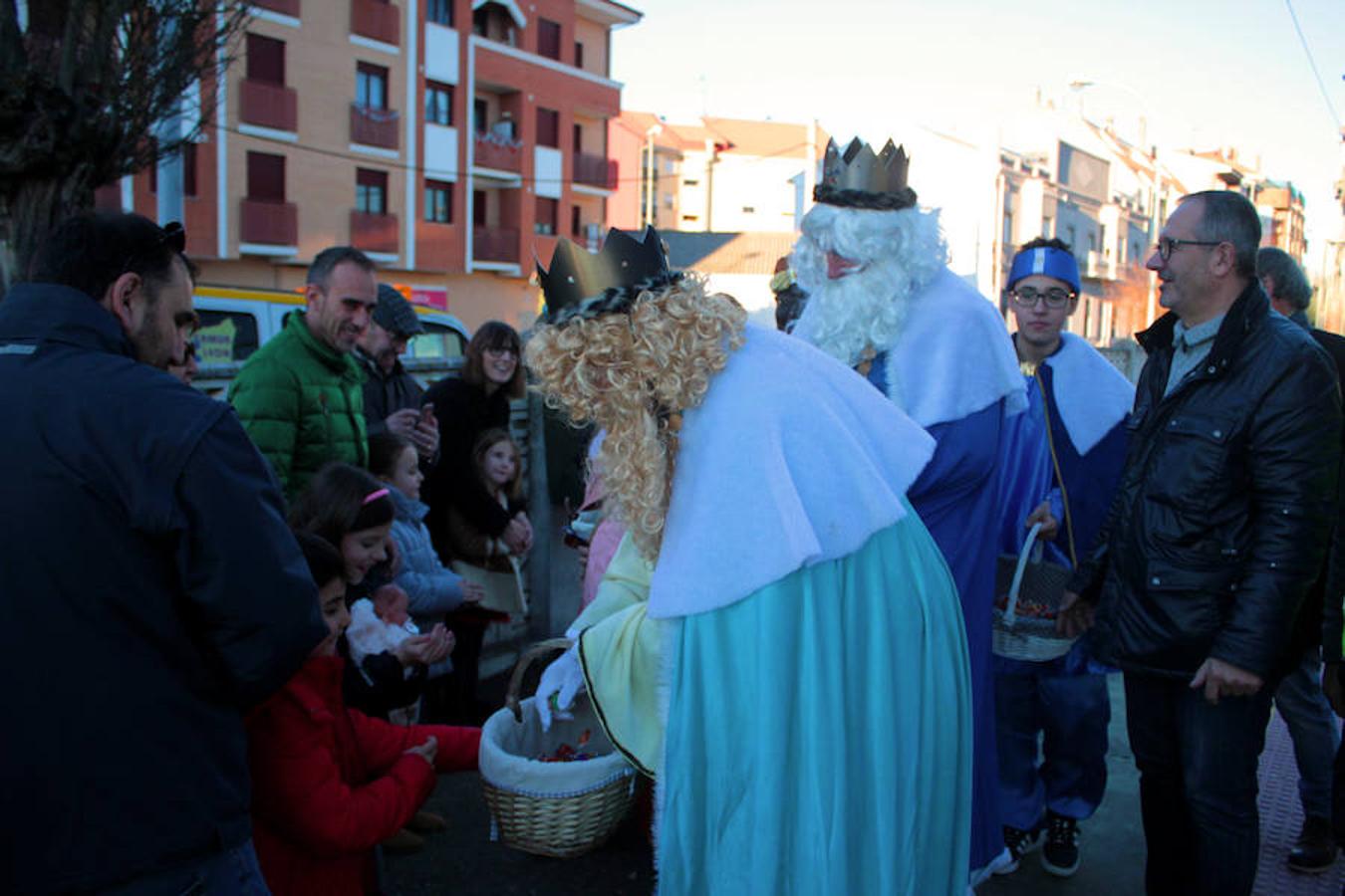 Fotos: Los Reyes Magos llegan a Veguellina